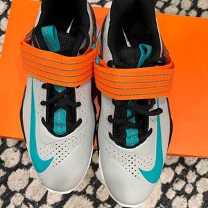 Nike Savaleos. New in box